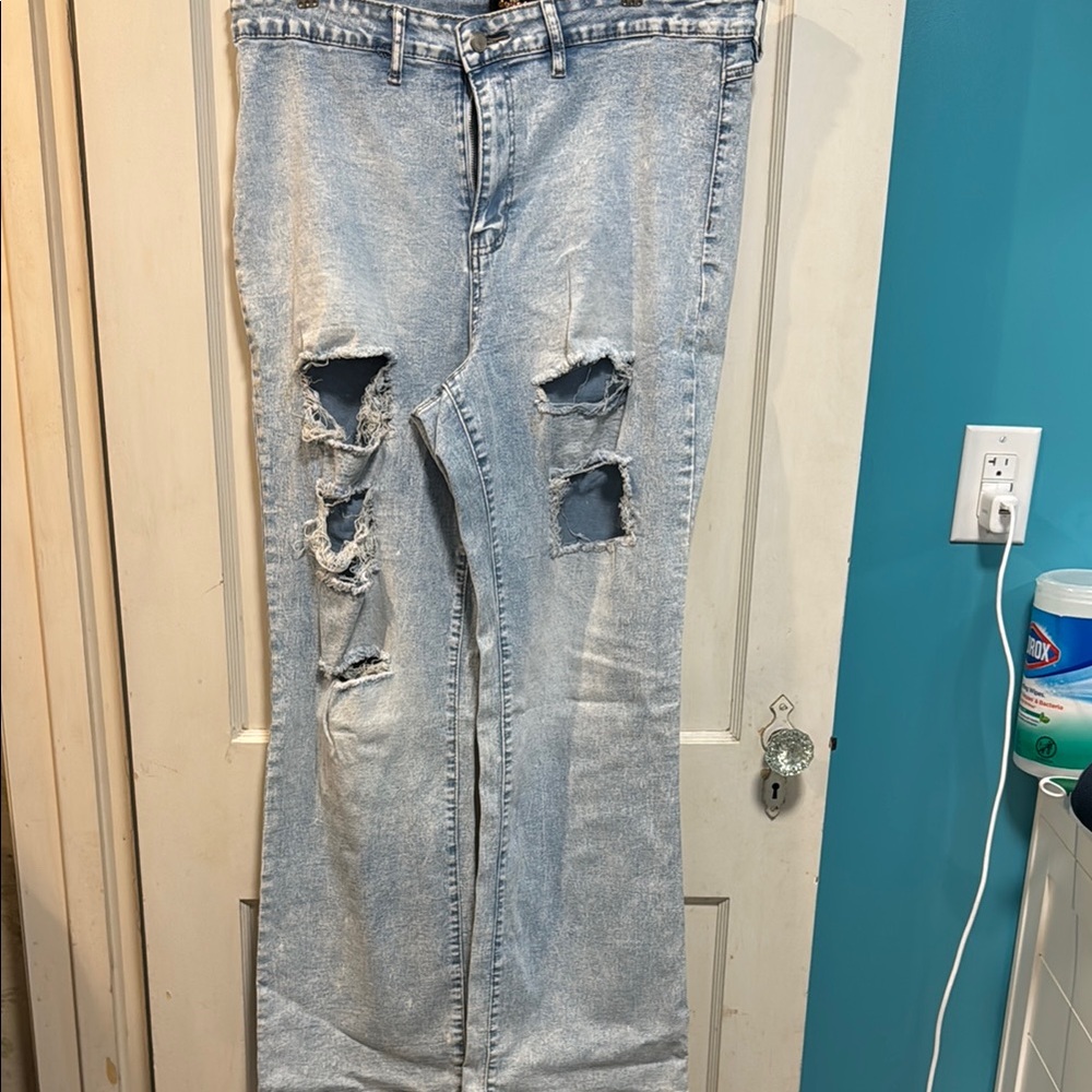 Dollhouse 20w Distressed Light Blue Jeans